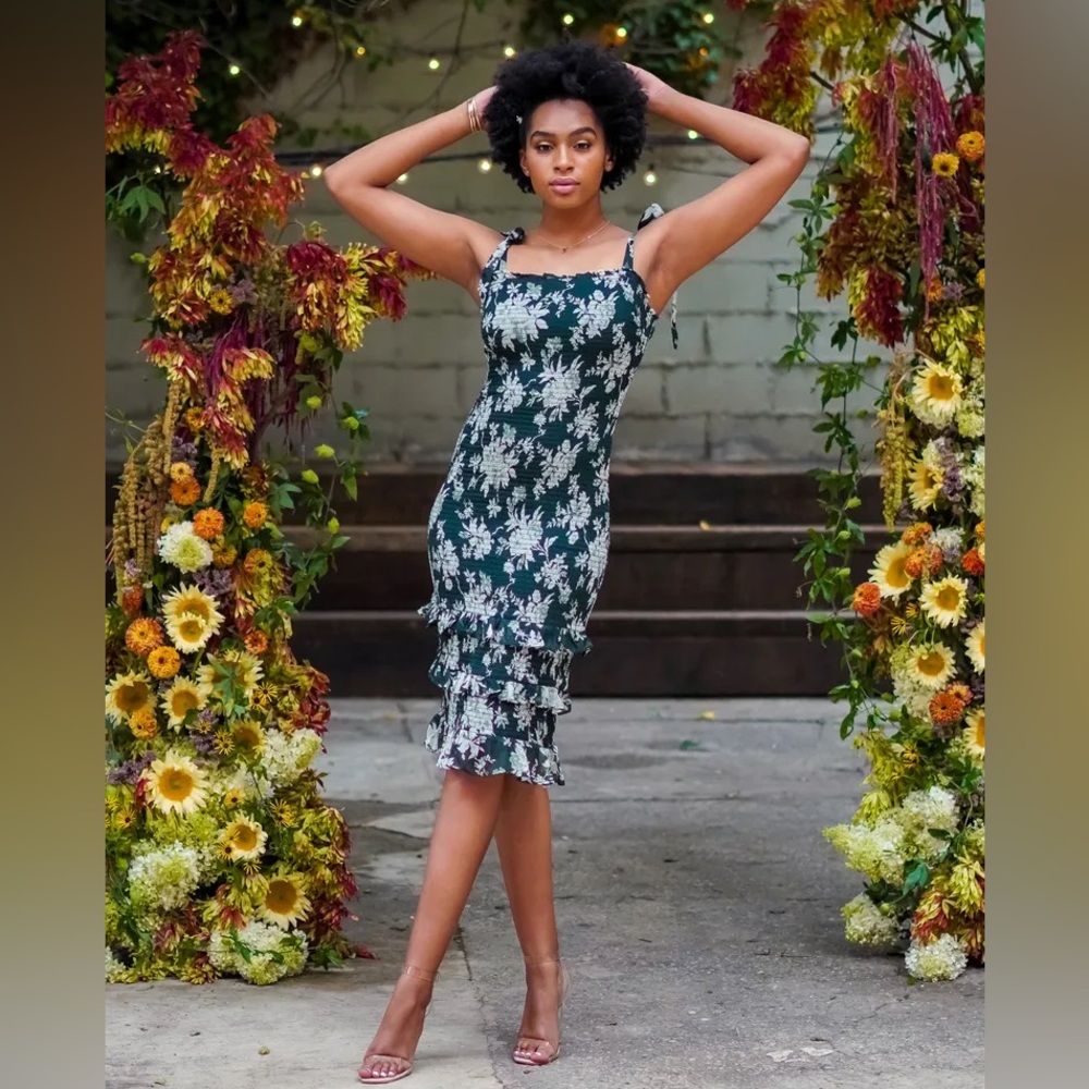 Abercrombie green floral tie strap smocked midi dress size medium